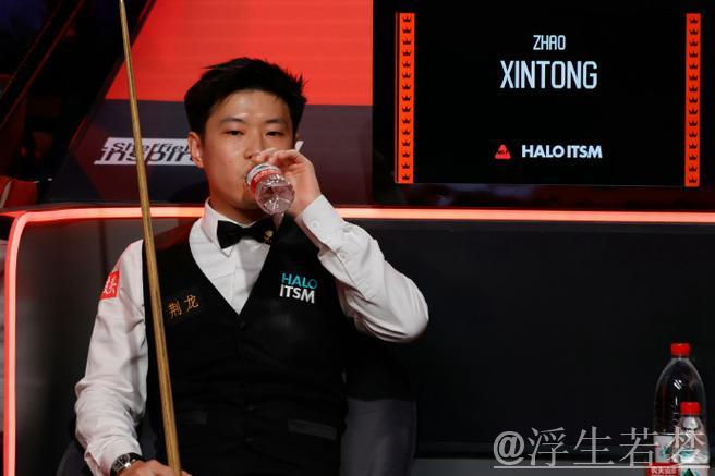 斯诺克世锦赛半决赛次阶段 赵心童12-4领先奥沙利文